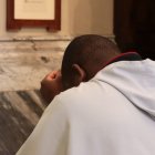 ¿Qué pasaría si, en vez de correr tras lo urgente, decidiéramos parar para escuchar? ¿Y si antes de elaborar otro plan pastoral, nos atreviéramos a mirar de frente la realidad con los ojos de Dios?