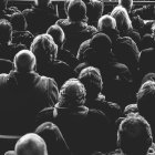 Hay formas muy sutiles de ingeniería social que mantienen a todo el mundo mirando hacia un único lugar con la convicción de que lo han decidido libremente.