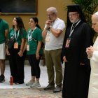 León XIV reza por Pascale Rafic junto a sus compañeros de peregrinación al Jubileo.
