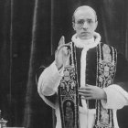 La encíclica 'Humani generis' de Pío XII, de 1950, 'sobre las falsas opiniones contra los fundamentos de la doctrina católica', refleja tendencias ya latentes en la Iglesia que explotaron después.