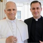 Miguel Tovar, 24 años, un mes de sacerdocio, diócesis de Cartagena, con el Papa León XIV, que le dio consejos