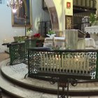 El Santuario, enclavado entre escarpadas rocas, se encuentra en la vertiente oriental de los Montes Prenestinos, sobre un risco que cae casi en picado sobre el verde valle de Giovenzano.