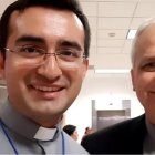 El sacerdote peruano Edgar Rimaycuna con Francis Prevost, antes de convertirse uno en Pontífice y el otro en secretario papal