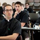 El curso de la Fundación Tatiana va dirigido a sacerdotes jóvenes y de edad mediana con responsabilidad pastoral con los jóvenes.