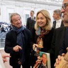 El equipo de la película Solo Javier presenta a León XIV la figura de Javier Sartorius y la Virgen de Lord