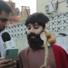 Un reto de Holywins en una parroquia uruguaya: imitar la pose y el rostro del santo de la estampita