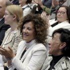 De izquierda a derecha, José Carlos Rodríguez-Hurtado, su esposa, Matina (de Gospel Libertad), la periodista Marta Sanz; detrás, el coro gospel, en Premios Religion En Libertad