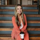 Anne Farrens, conferenciante y activista provida, es el vivo reflejo de cómo obra la "mano de Dios".