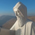 El monumento a San Charbel en el Monte Líbano, instalado en 2017.