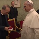 El actor Roberto Begnini recibe un regalo de León XIV, que entre sus 4 películas preferidas tiene una del italiano