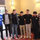 El padre Matthew González (extrema derecha), el líder laico Heiner Badilla (segundo desde la derecha) y algunos de los Hijos del Trueno.