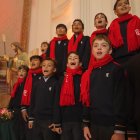 El Coro de Tajamar canta el villancico del colegio para la Navidad 2025, titulado 'Dentro de ti' y grabado con drones en Boadilla del Monte.