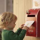 Llega el momento de echar la carta al buzón para Papá Noel o los Reyes Magos. Los objetos religiosos son una buena opción.