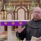 Fray Corrado es el organista de la basílica del Santo Sepulcro y habla de la música navideña que se guarda en Belén