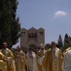 Obispos en procesión en Tierra Santa en 2025, año de guerra, pero también Año Jubilar de fe y esperanza