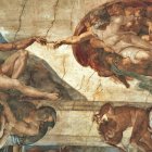 La creación de Adán en la Capilla Sixtina de Miguel Ángel (1508-1512), una obra maestra del arte religioso del Renacimiento.