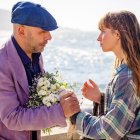 Un padre rico y una adolescente rebelde chocan en Buen Camino, taquillera comedia italiana ambientada en el Camino de Santiago