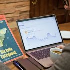 Además de la posibilidad de intermediar en la compra y venta de valores, supone la integración de una visión católica de la inversión dentro del sistema financiero regulado en España.