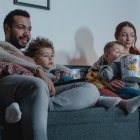 Ver una película en familia es un gran plan, pero es importante elegir un buen contenido.