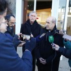 El obispo de Córdoba, Jesús Fernández, en los primeros momentos tras el accidente de Adamuz, atendiendo a los medios de comunicación