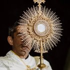 El cristiano debe distinguirse por ver todas las cosas con la mirada de Dios.