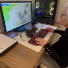 La abuela Sue, en plena labor de construcción en Minecraft, videojuego en el que está triunfando, al menos con vistas a su objetivo.