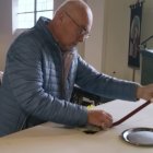 Abren un altar para retirar sus reliquias de santos en la ceremonia de desacralización de una iglesia católica en Alemania