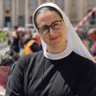 Nina Krapic, Hija de la Caridad y periodista, ha sido nombrada subdirectora de la Sala de Prensa Vaticana; foto de 2025