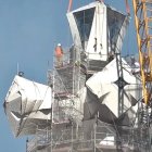 El templo expiatorio de la Sagrada Familia de Barcelona consigue su coronación y altura máxima.