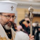 El arzobispo Shevchuk, líder de los grecocatólicos ucranianos, en la nieve en Kiev