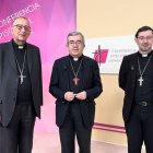 El cardenal Juan José Omella, el arzobispo Luis Argüello y el cardenal José Cobo.