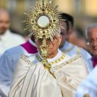 León XIV, en su primera procesión eucarística como Papa: el Corpus Christi de 2025 por las calles de Roma.