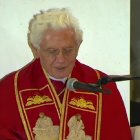 Benedicto XVI en la JMJ de 2011, sin solideo porque se lo llevó la tormenta en Cuatro Vientos