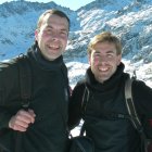 Juan Manuel y su hermano Fernando, en una de sus rutas de montaña: fraternidad, fe y amistad compartida.