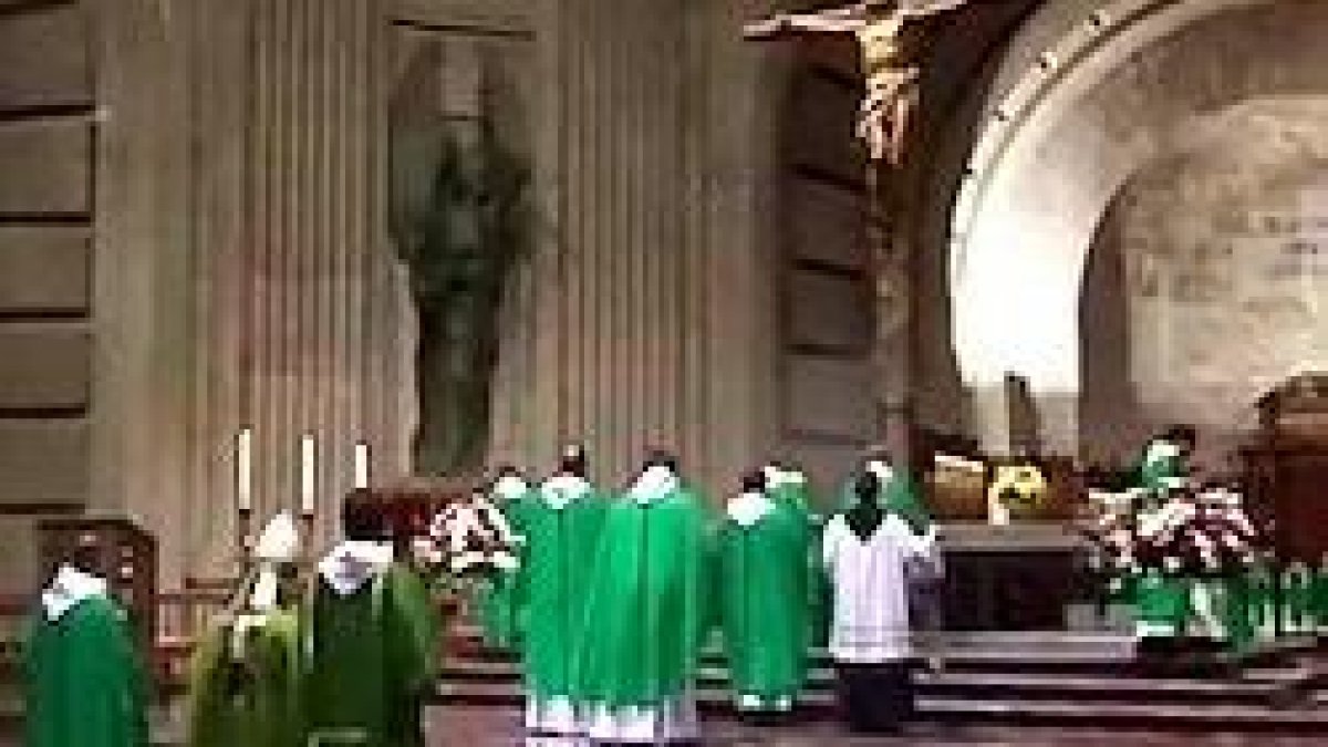 La liturgia en el Valle de los Caídos reviste una belleza muy particular.