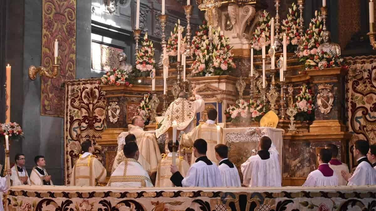 Según insistentes rumores no confirmados, la Santa Sede estaría preparando nuevas restricciones para la misa tradicional. Foto: Instituto Cristo Rey Sumo Sacerdote.