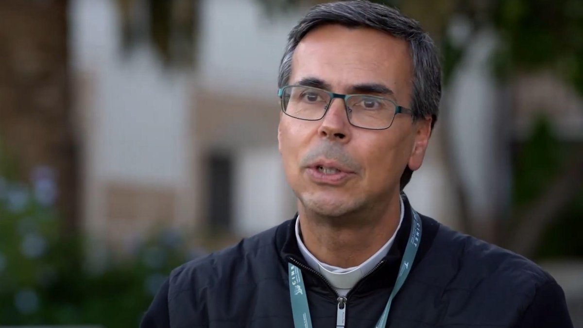Javier Sánchez Cañizares, sacerdote, físico y teólogo, acaba de publicar 'Cómo actúa el espíritu en el mundo' (Encuentro).