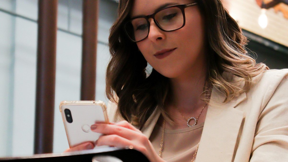 YouVersion permite descargarse gratuitamente la Biblia en cualquier dispositivo móvil.