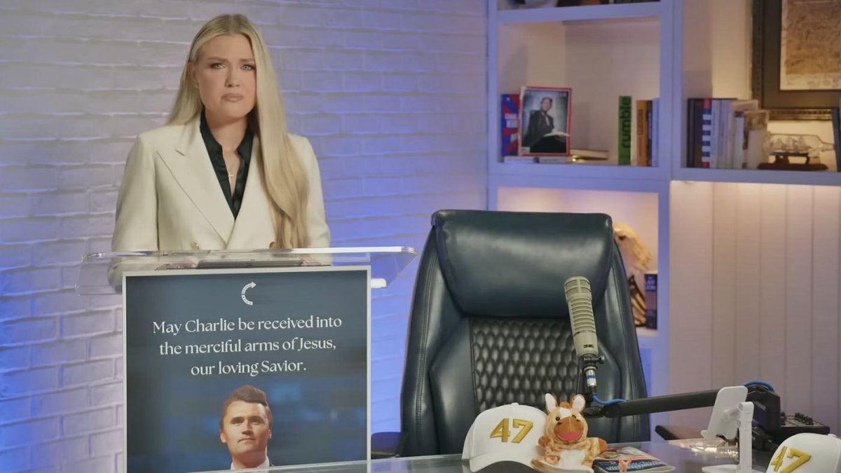 Erika Kirk (Frantzve) se dirigió a los estadounidenses desde el estudio de The Charlie Kirk Show.