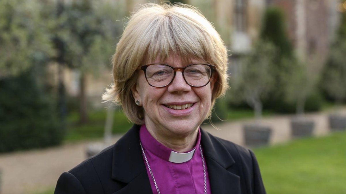 Sarah Mullally fue ordenada sacerdotisa en 2002 y se convirtió en la primera obispa de Londres en 2018.