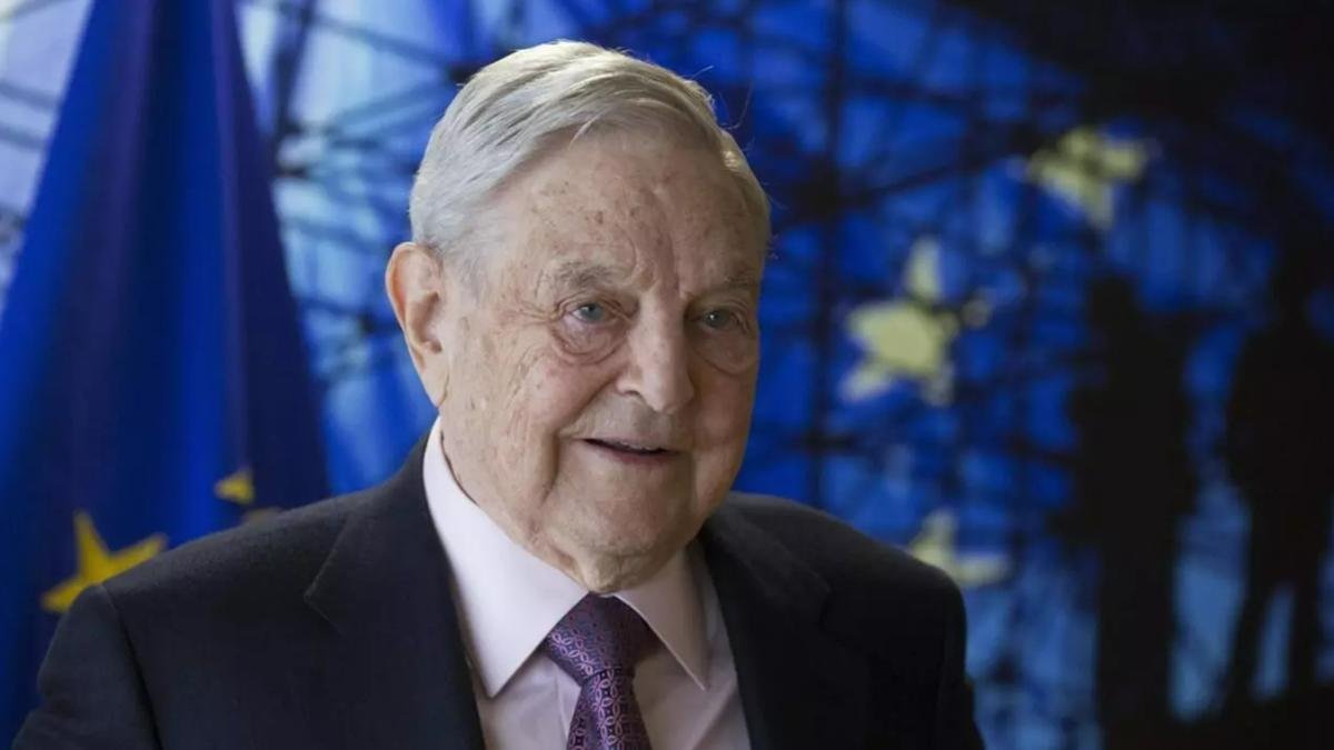 George Soros y su hijo Alexander se mantienen como gran respaldo financiero de las causas más disolventes de los vínculos sociales, entre ellas la normalización de la prostitución.