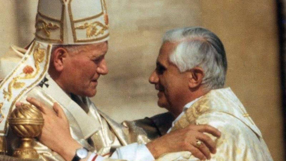 La carta a los obispos sobre la atención pastoral a las personas homosexuales llevaba la firma del cardenal Ratzinger y el respaldo de San Juan Pablo II.