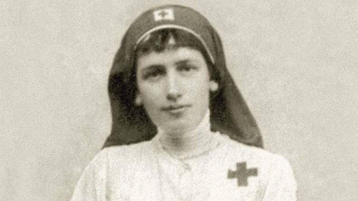 Gabrielle Bossis, con uniforme de la Cruz Roja en 1917.