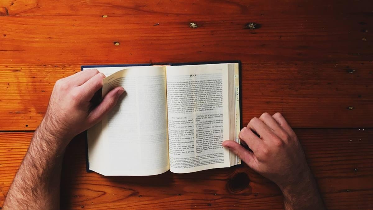 La lectura asidua de la Biblia nos descubre una infinidad de orientaciones muy útiles para la vida espiritual.
