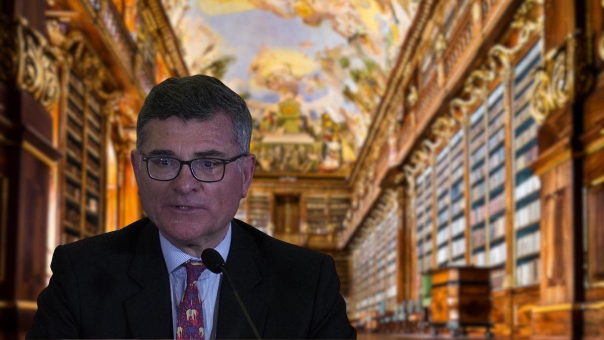 De la Puente Brunke, durante su intervención en torno a La protección del indígena en las Leyes de Indias en el virreinato del Perú.