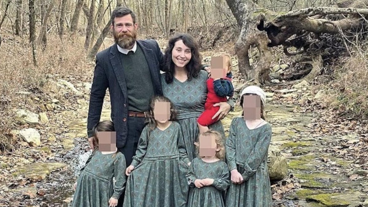 La hija mayor de Hall sueña con fundar de mayor un convento en la propiedad.