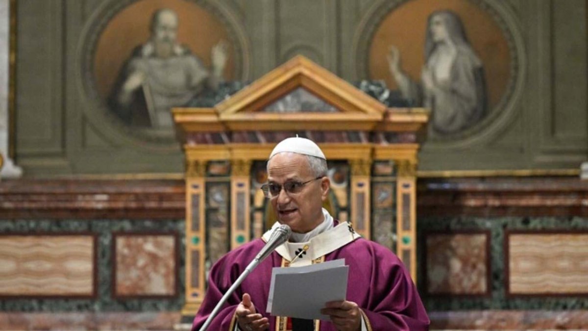 El Papa visitó la parroquia del Sagrado Corazón en Roma, junto a la estación de Termini.
