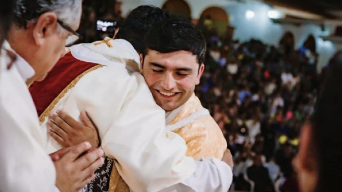 El joven Erlin se inspira en santos como Juan Pablo II, el Cura de Ars y San Felipe Neri.
