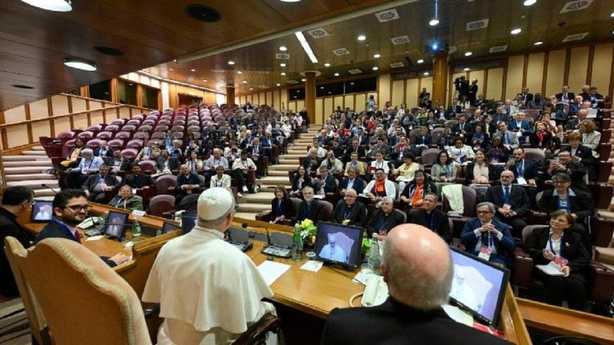 El Papa león XIV se dirige a unos 200 líderes de movimientos eclesiales y nuevas comunidades