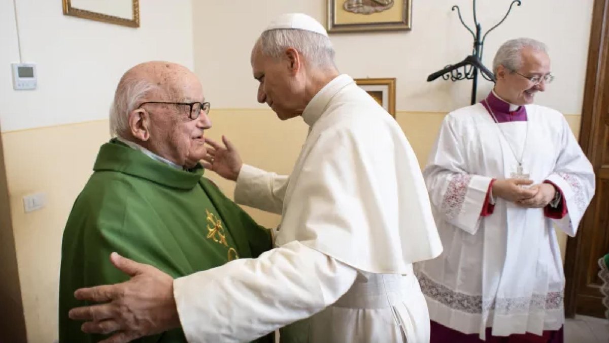 El Papa León XIV le dedicó un saludo afectuoso durante una visita pastoral a Santa Ana el 21 de septiembre.